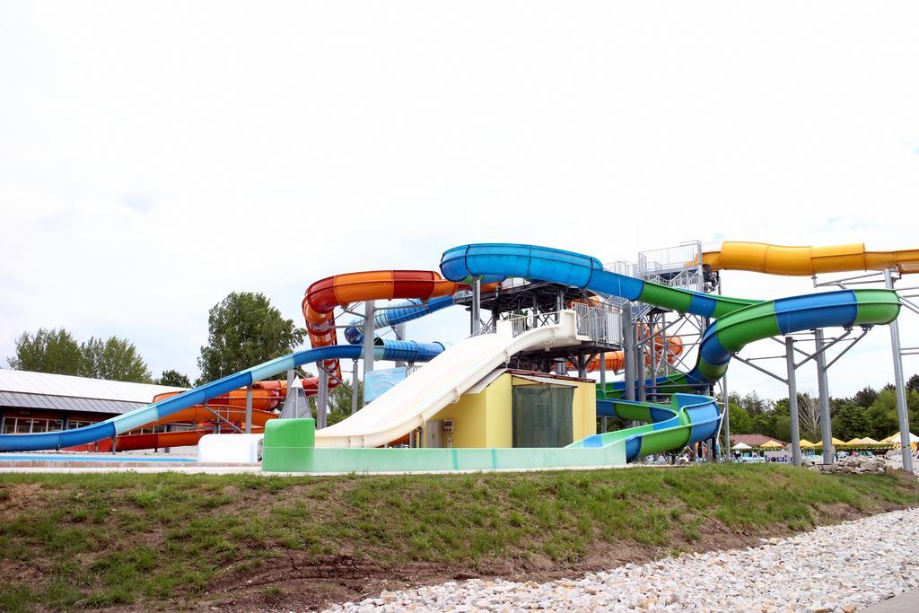 Hotel Dom Studia Petra Štúrovo Exteriér fotografie